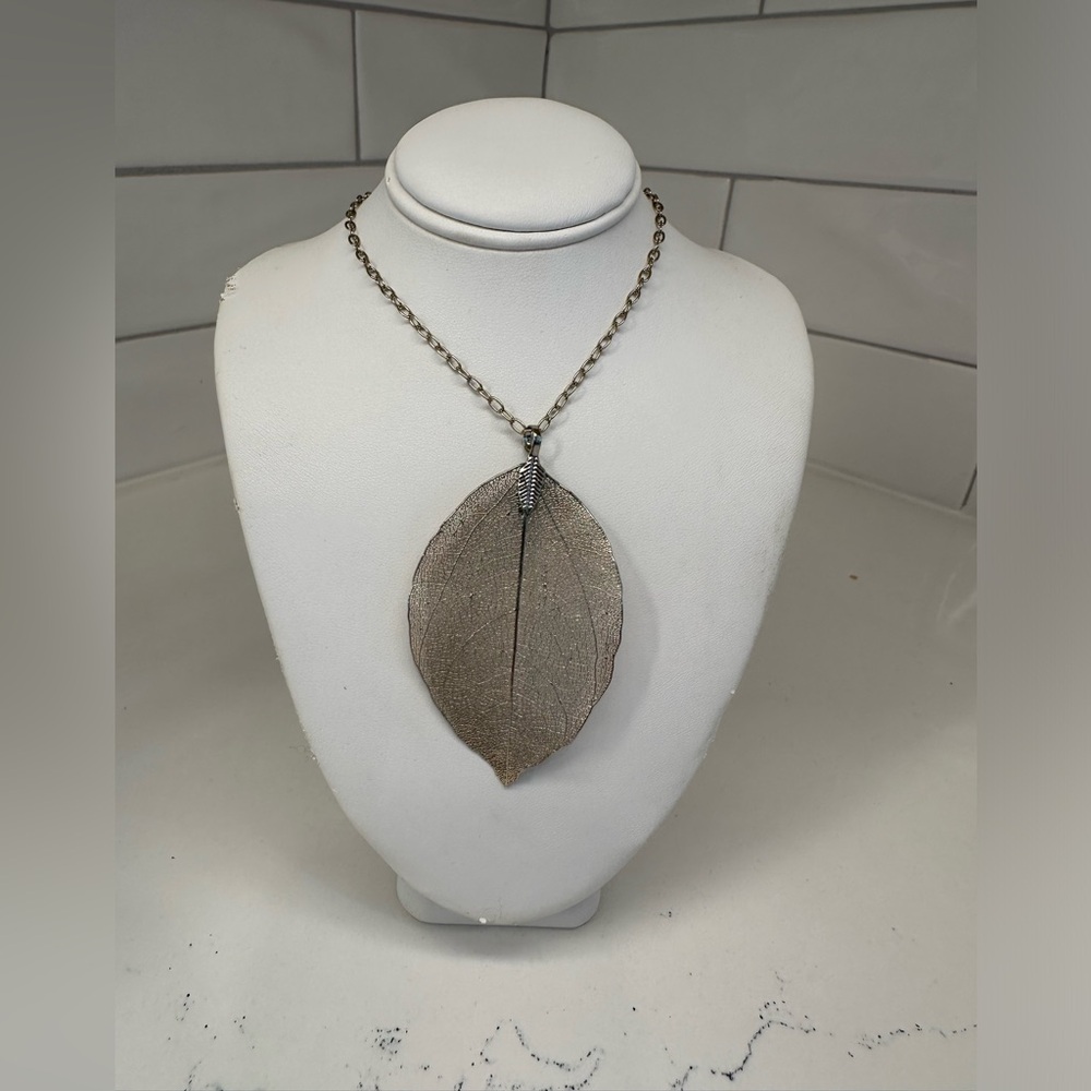 Necklace with intricate leaf pendant